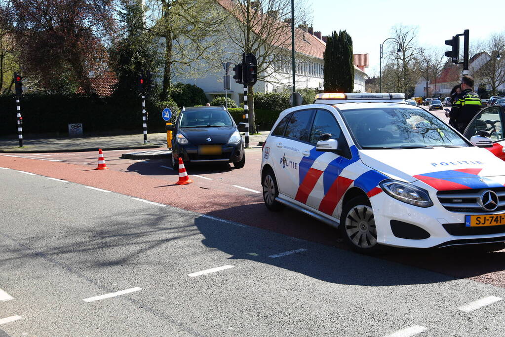 Achterwiel breekt af bij botsing
