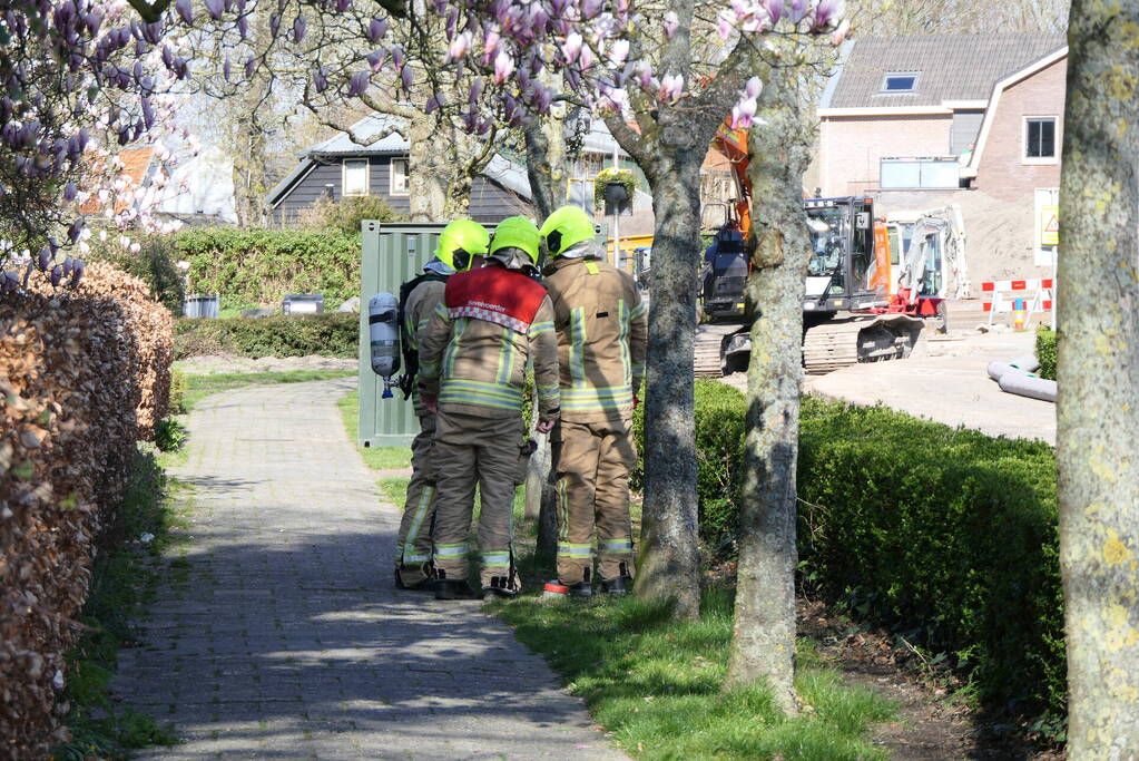 Onderzoek naar gaslucht, brandweer verricht metingen