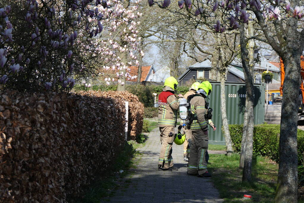 Onderzoek naar gaslucht, brandweer verricht metingen