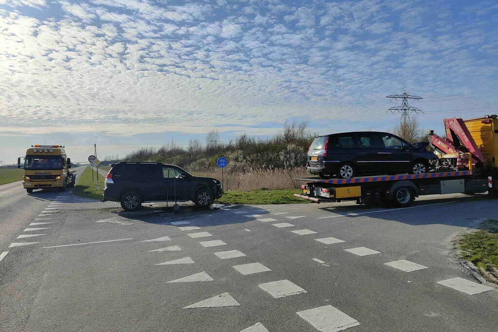Veel schade na ongeval op kruising