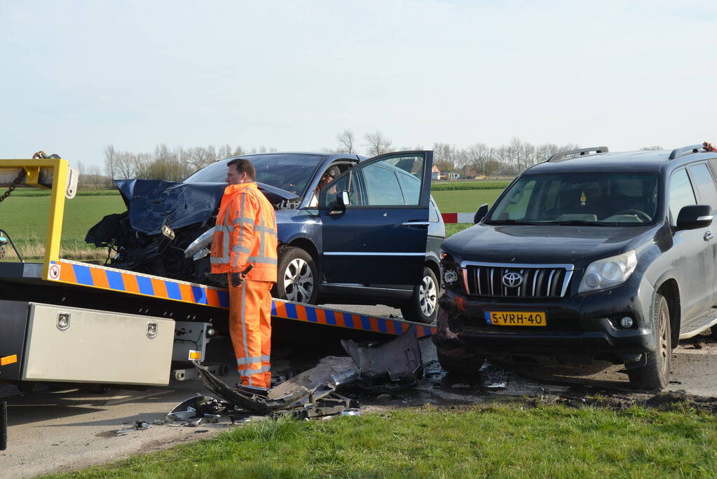 Veel schade na ongeval op kruising