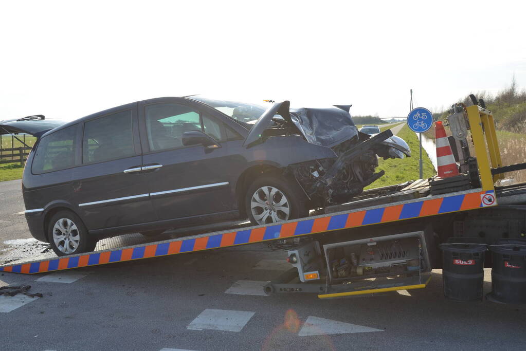 Veel schade na ongeval op kruising