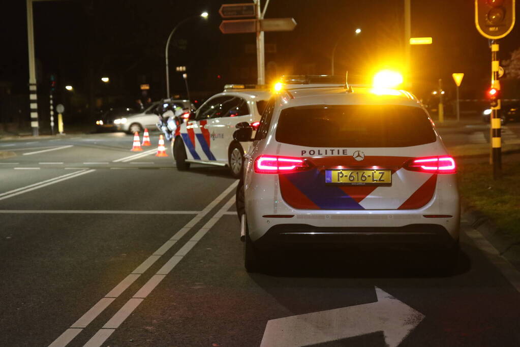 Flinke schade na botsing tussen auto en ambulance