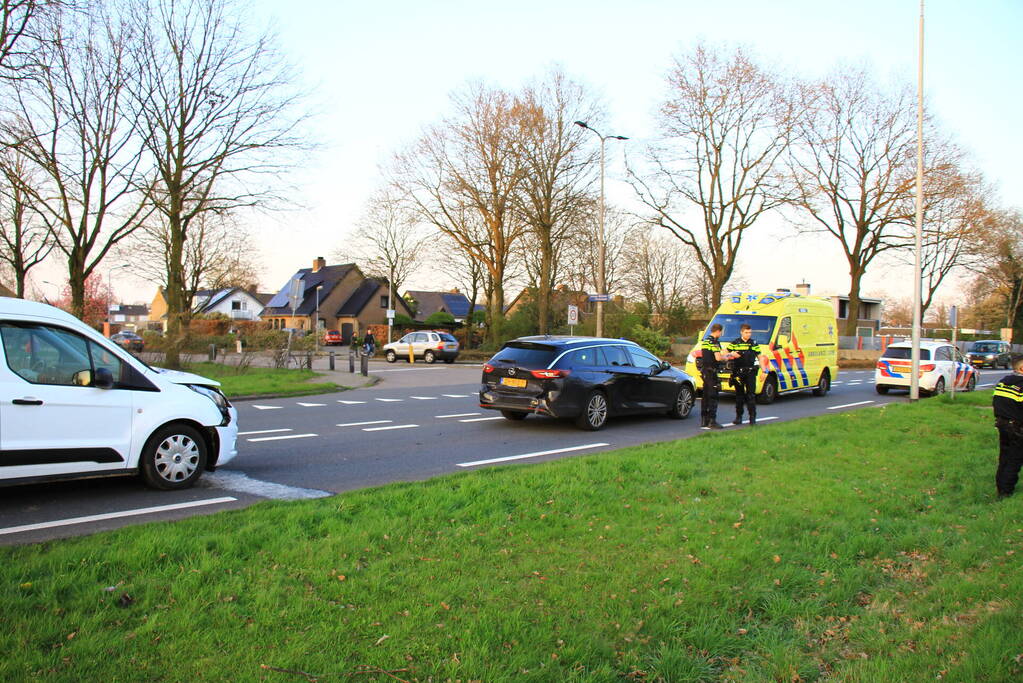 Rijbaan afgesloten na kop-staart botsing