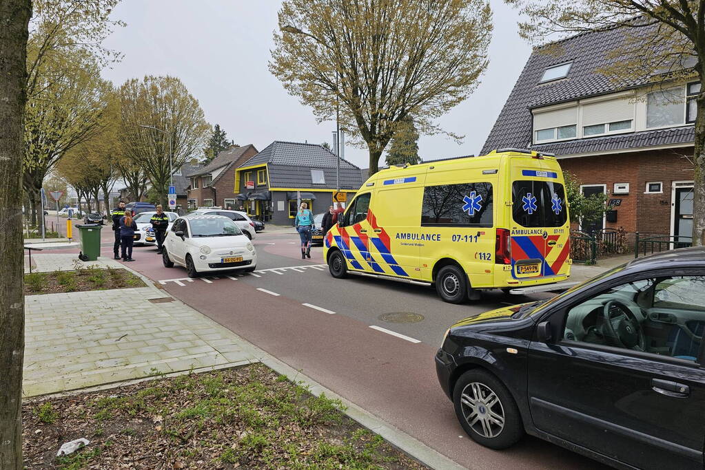 Afslaande automobilist rijdt fietser aan