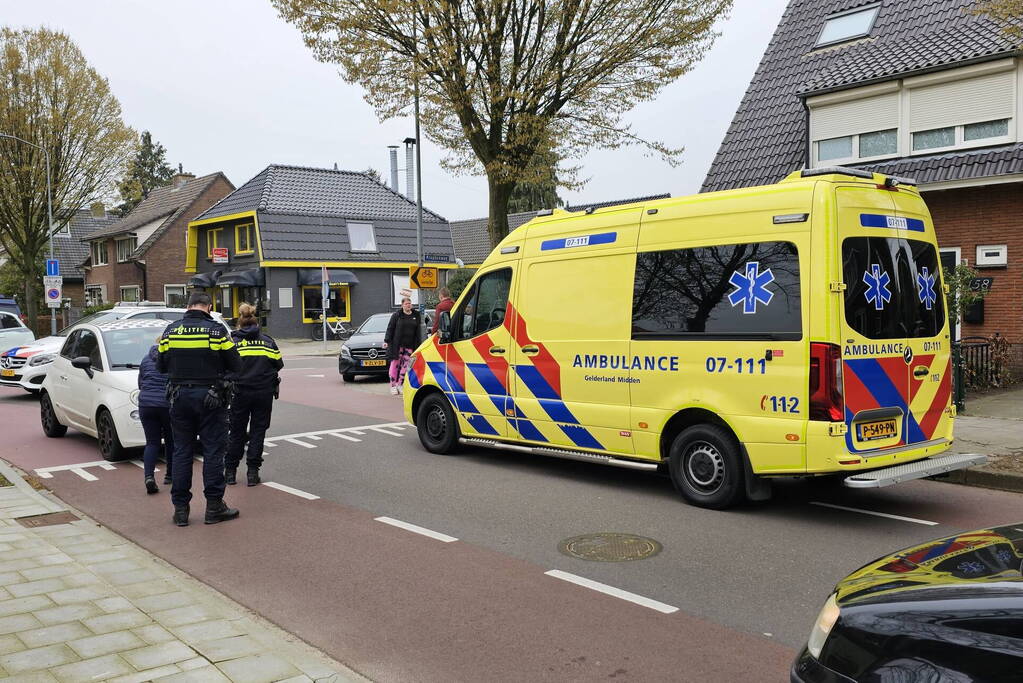 Afslaande automobilist rijdt fietser aan