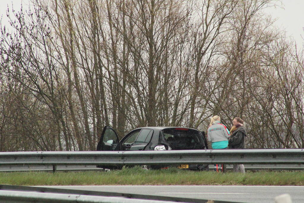 Snelweg afgesloten na ongeval met meerdere voertuigen
