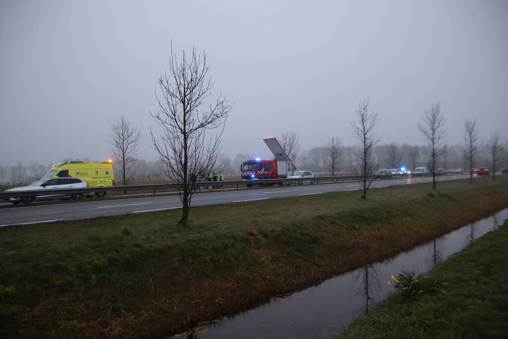 Bestuurder van auto belandt in sloot