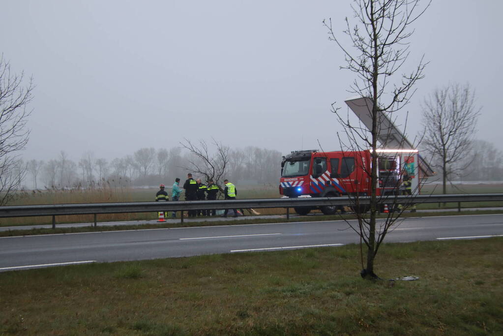 Bestuurder van auto belandt in sloot