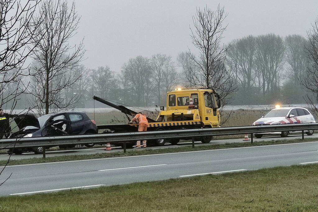 Bestuurder van auto belandt in sloot