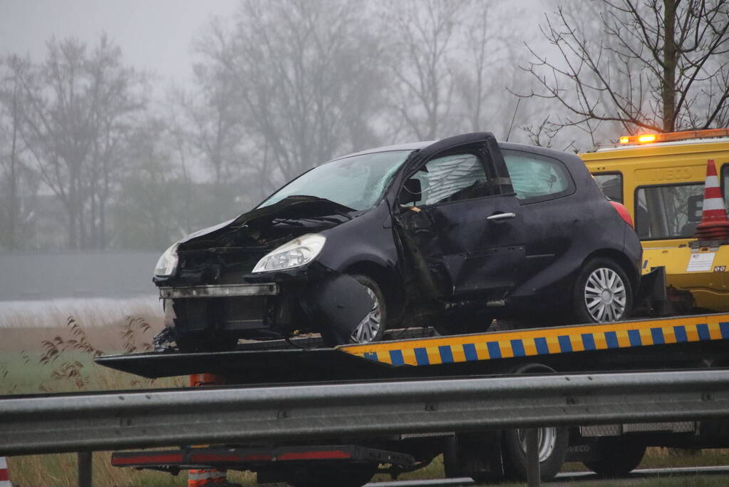 Bestuurder van auto belandt in sloot