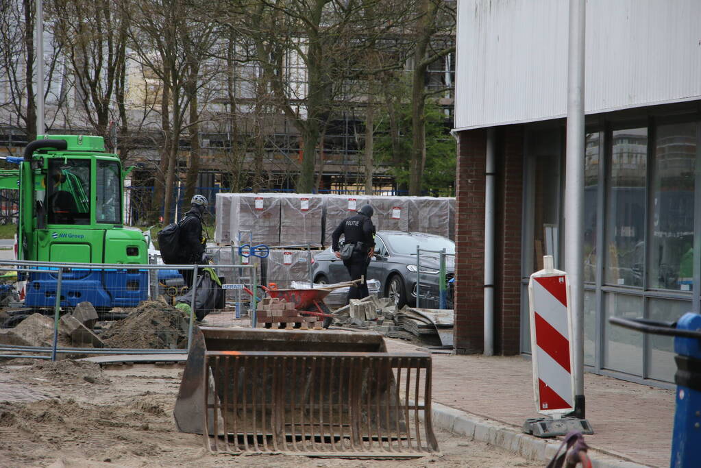 Persoon met verward gedrag van flatgebouw gehaald