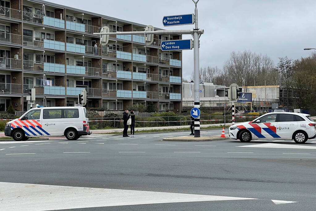 Persoon met verward gedrag van flatgebouw gehaald