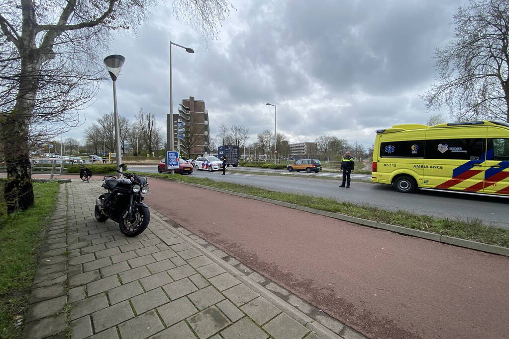 Motorrijder gaat hard onderuit