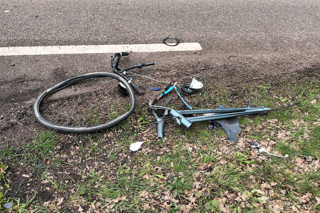 Fiets in stukken bij aanrijding met motor