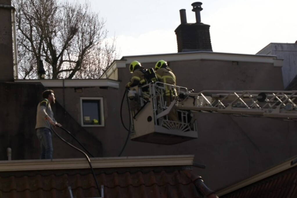 Brandweer ingezet voor dakbrand in binnenstad