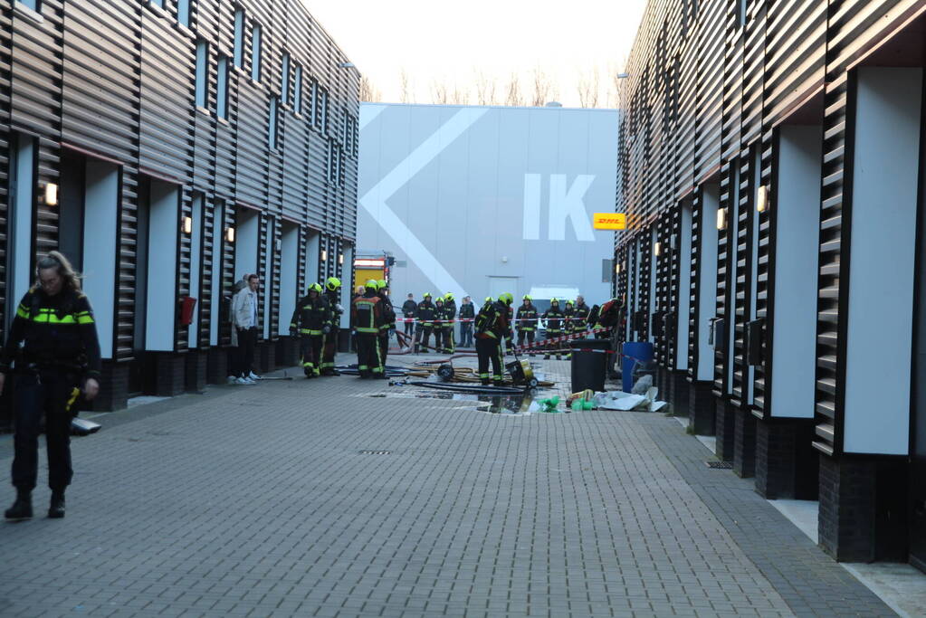 Hevige brand in bedrijfsverzamelgebouw