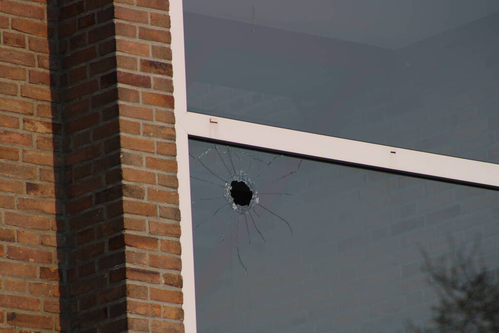 Meerdere schoten gelost op flatgebouw