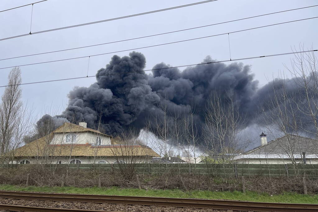 Zeer grote brand verwoest bedrijfspand