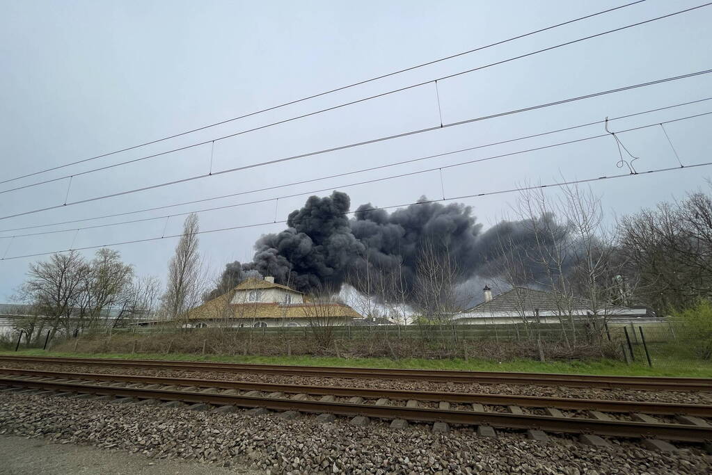 Zeer grote brand verwoest bedrijfspand