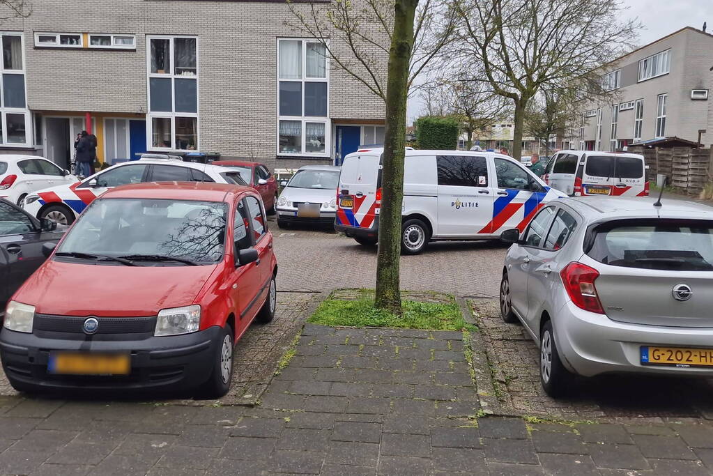 Dader op de vlucht na woningoverval