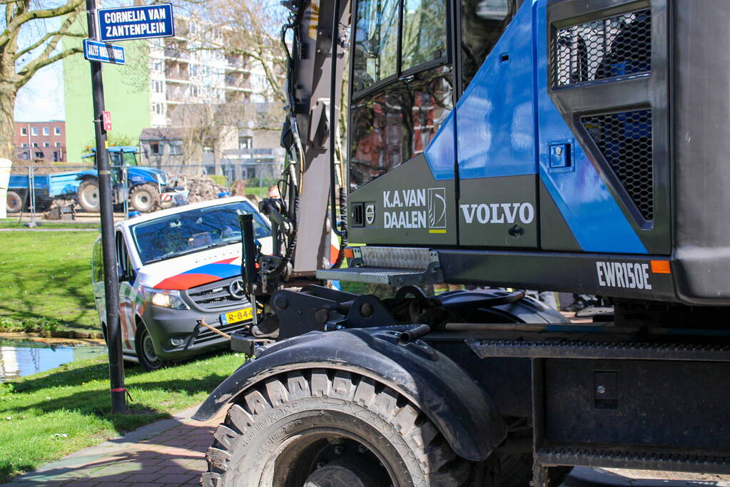 Graafmachine schiet politie te hulp