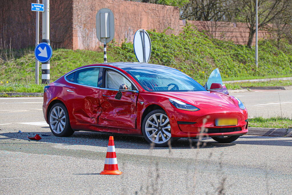 Forse schade bij botsing op kruising