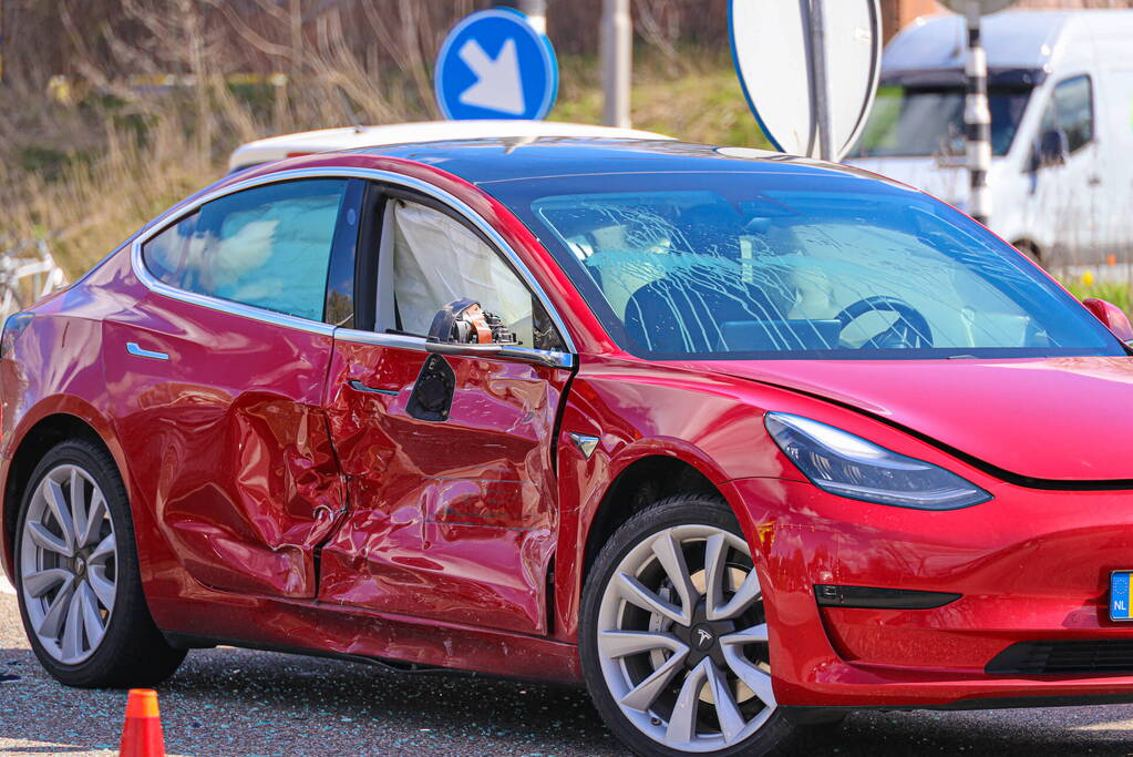 Forse schade bij botsing op kruising