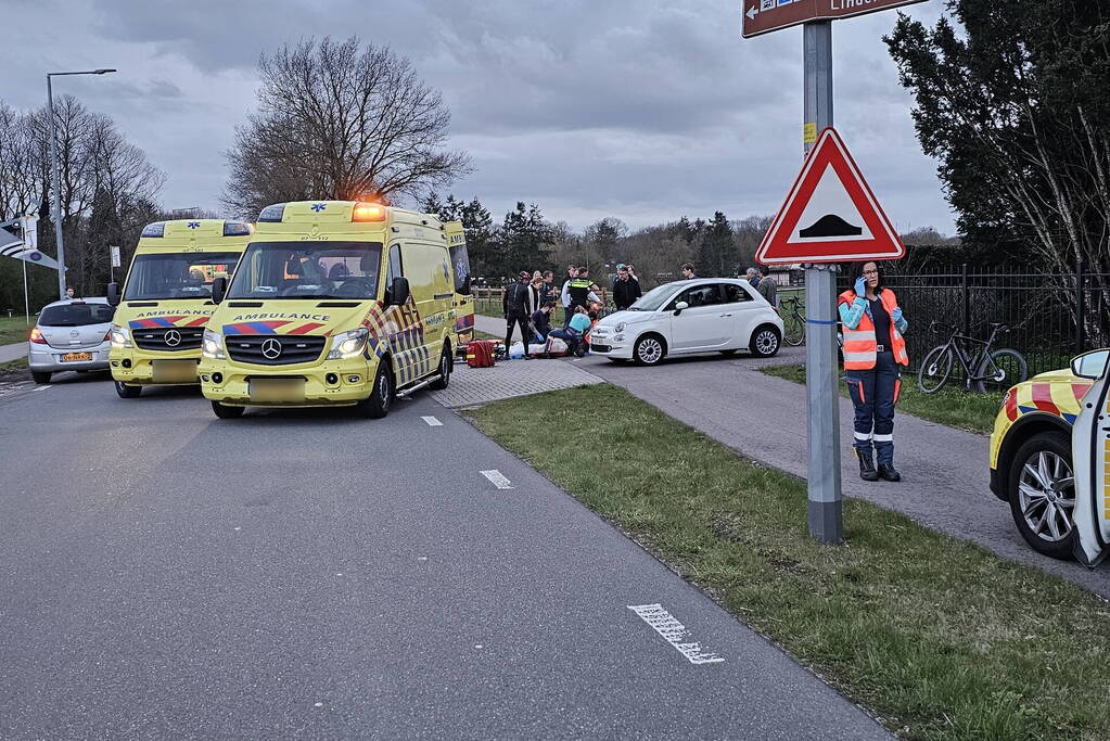 Meerdere wielrenners gewond naar ziekenhuis