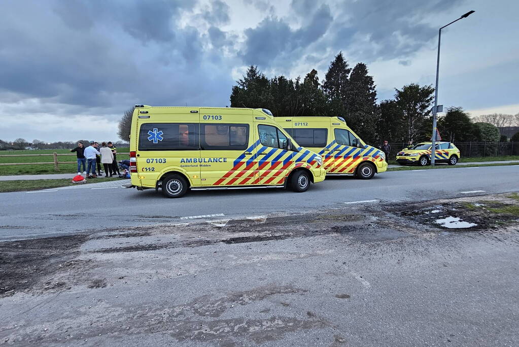 Meerdere wielrenners gewond naar ziekenhuis