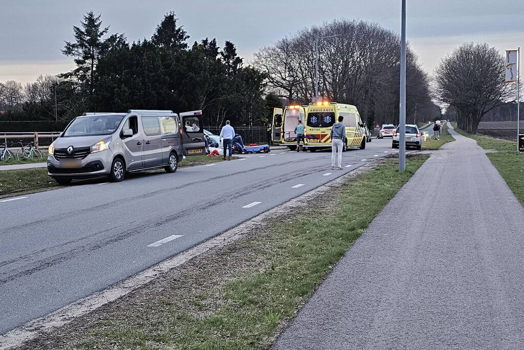 Meerdere wielrenners gewond naar ziekenhuis