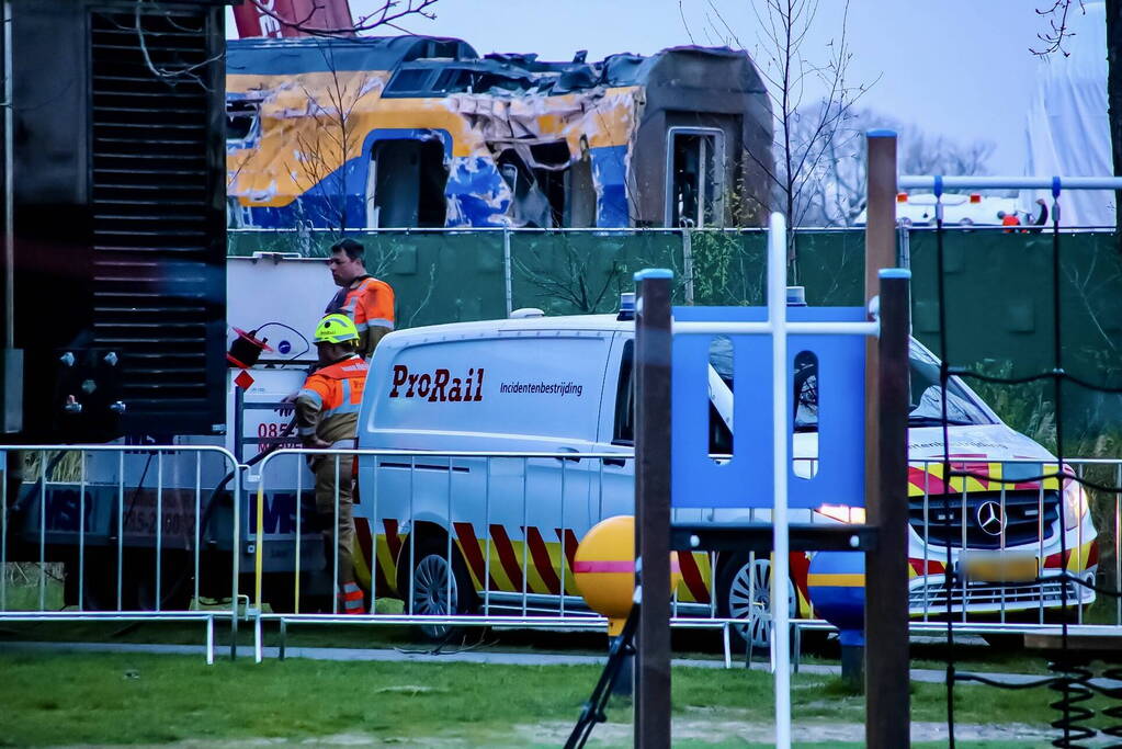 Bedrijven druk bezig berging treinstellen