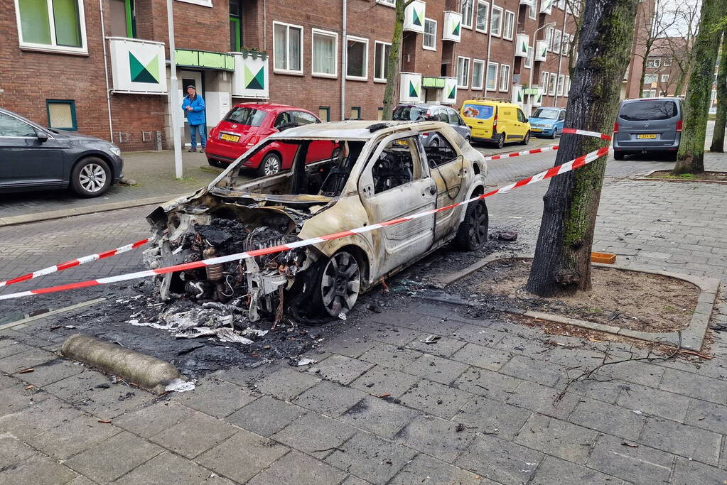 Auto verwoest door brand