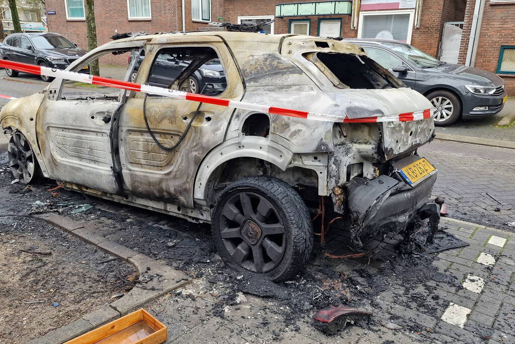 Auto verwoest door brand