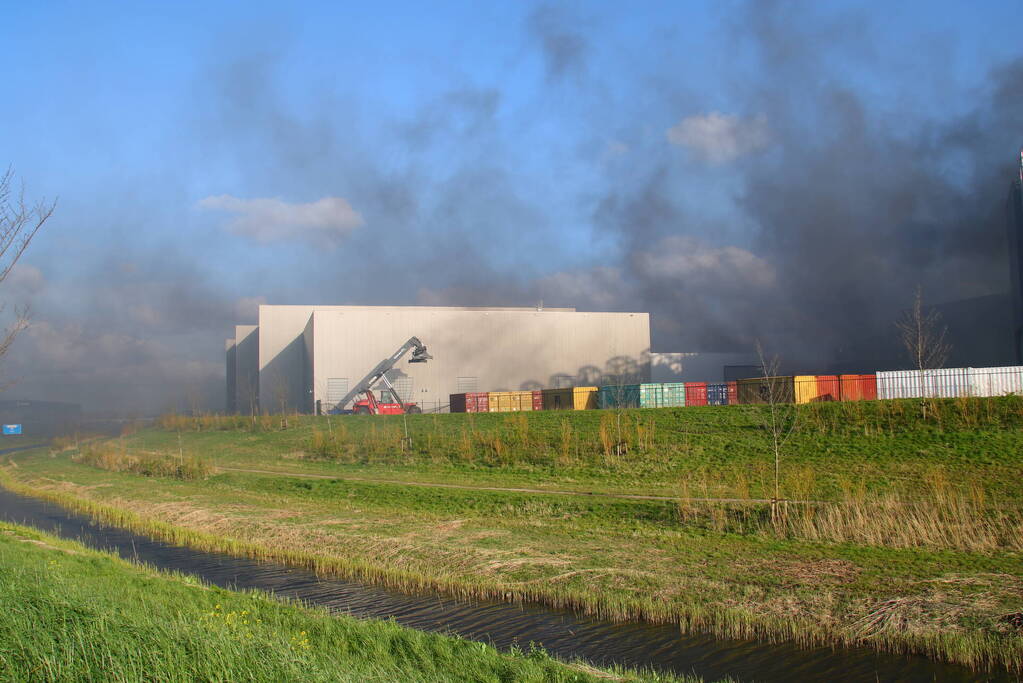 Zeer grote brand in cacao opslag