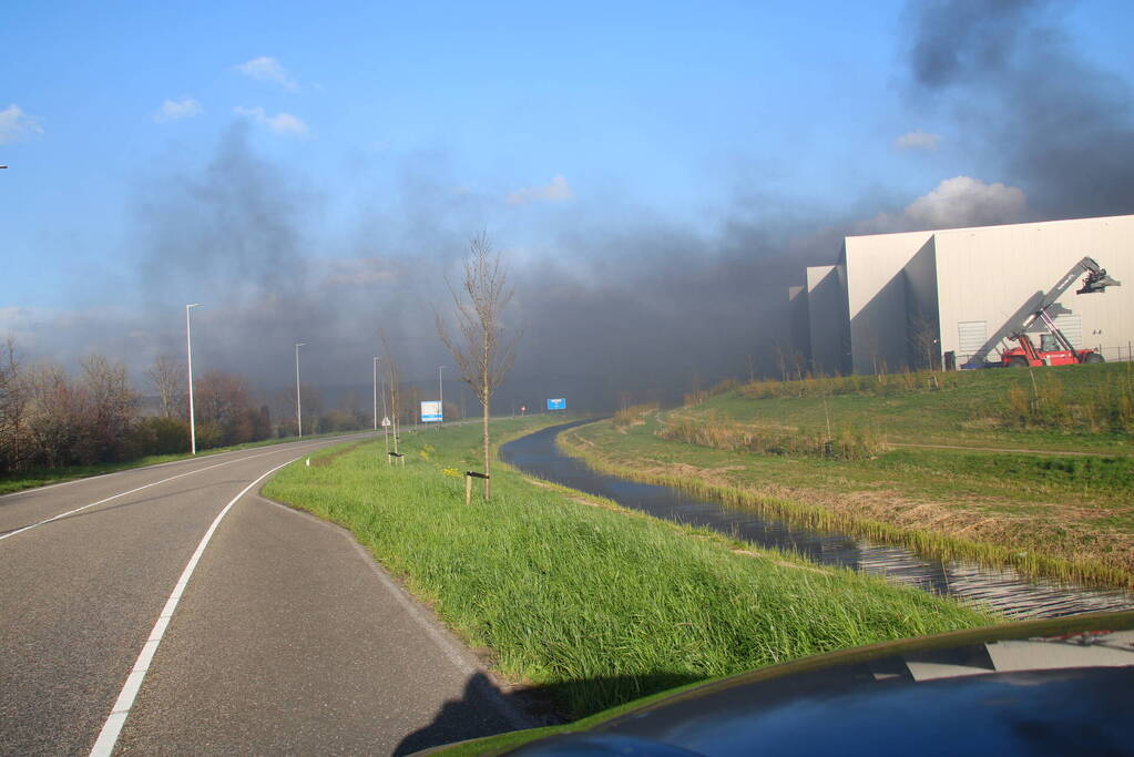 Zeer grote brand in cacao opslag