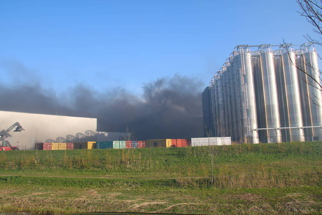 Zeer grote brand in cacao opslag
