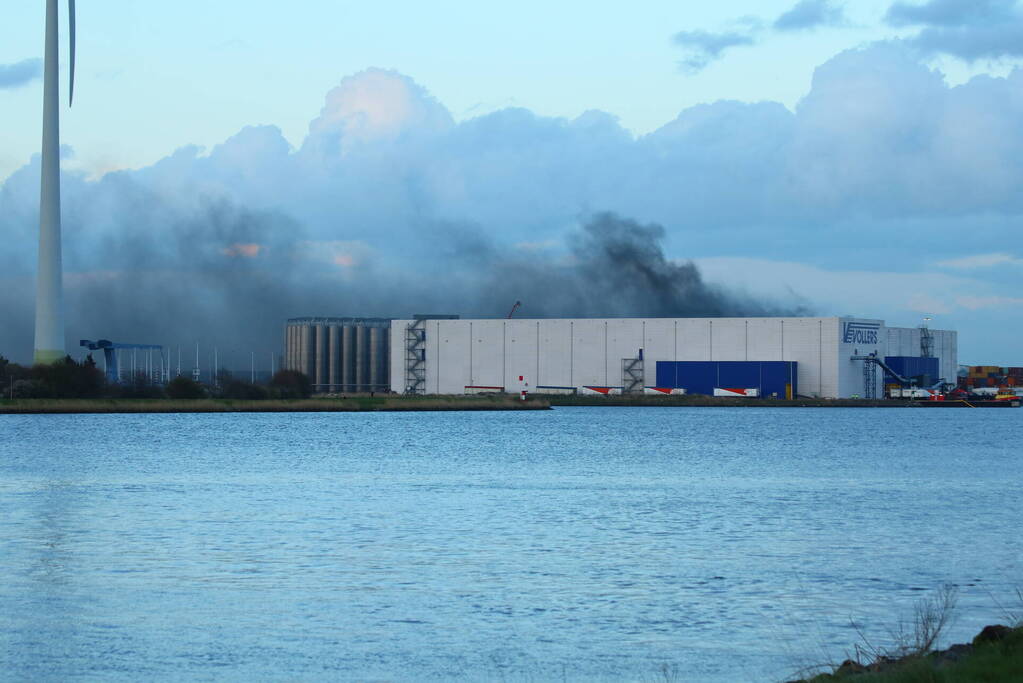 Zeer grote brand in cacao opslag