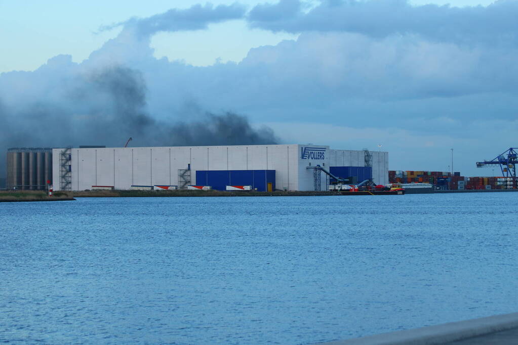 Zeer grote brand in cacao opslag