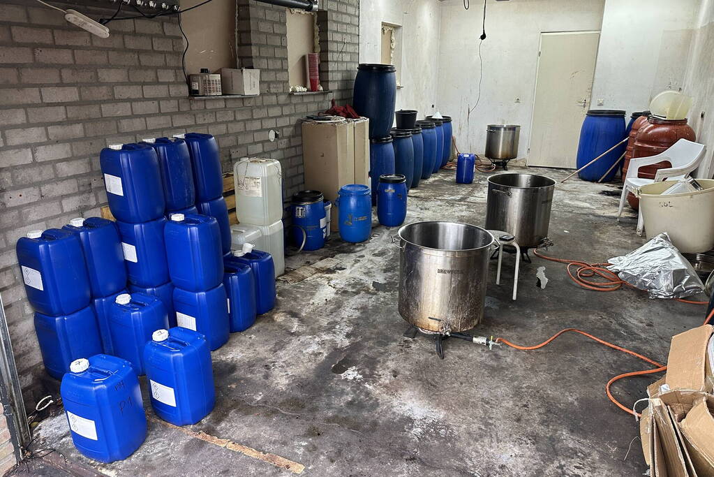 Drugslab in garage bij Woning