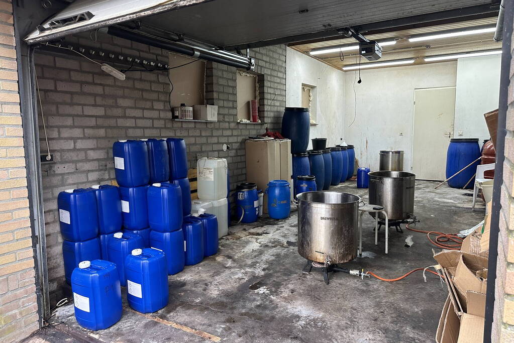 Drugslab in garage bij Woning