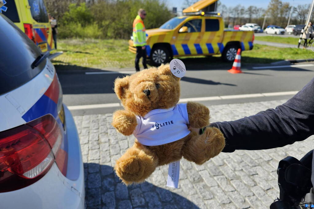 Kinderen krijgt traumabeer na ongeluk met auto