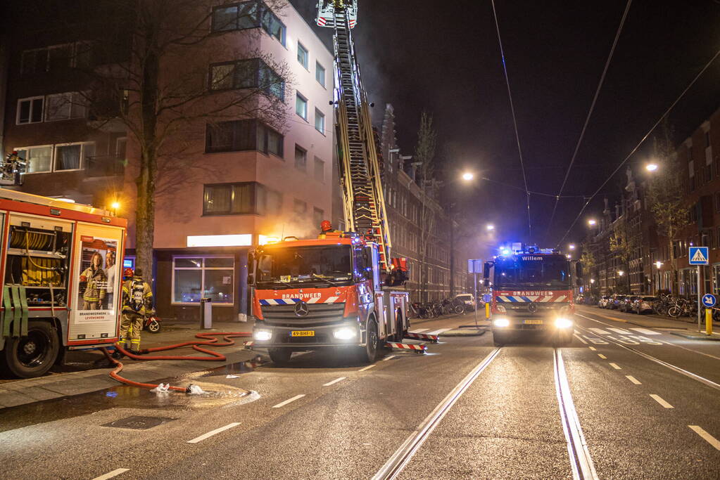 Gezin uit woning gered door brandweer