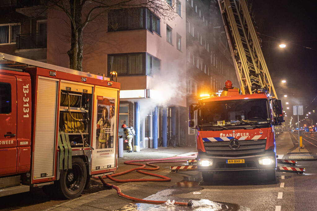 Gezin uit woning gered door brandweer