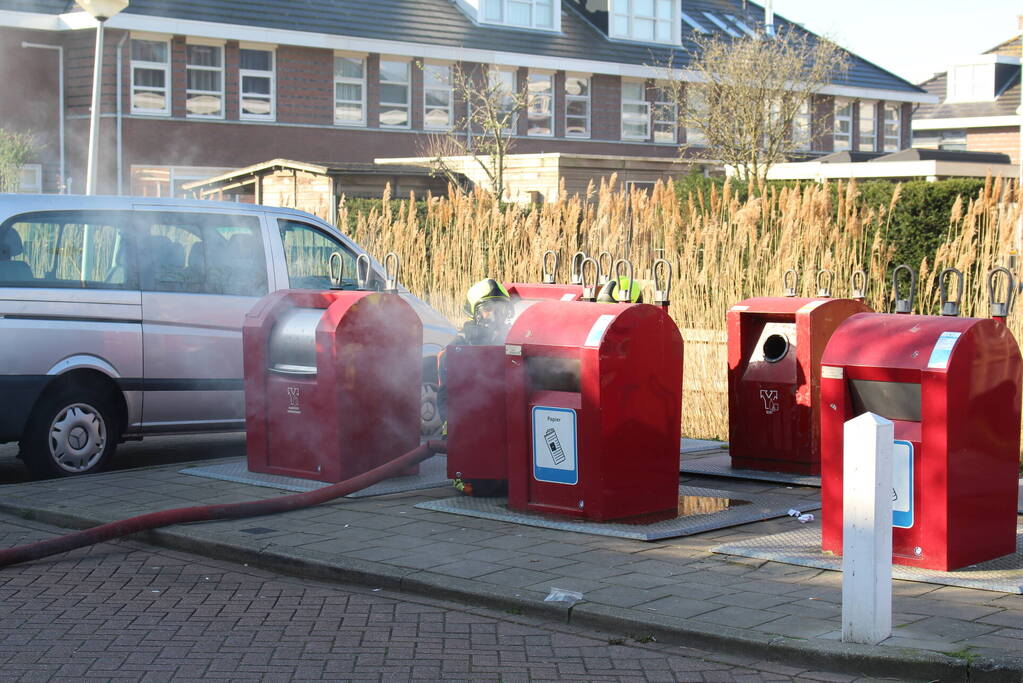 Brand in ondergrondse papiercontainer