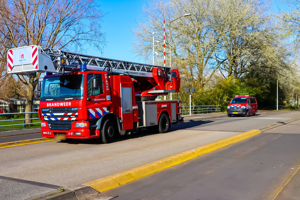 Zoekactie in water na gevonden scootmobiel onder de brug
