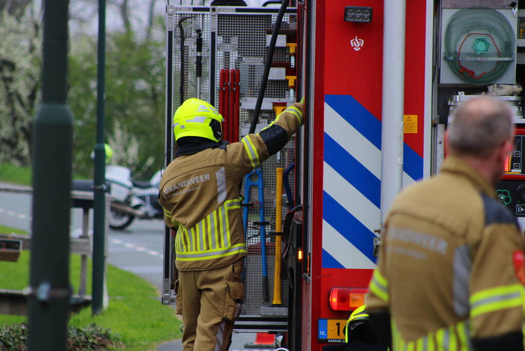 Brand in woning met rietendak