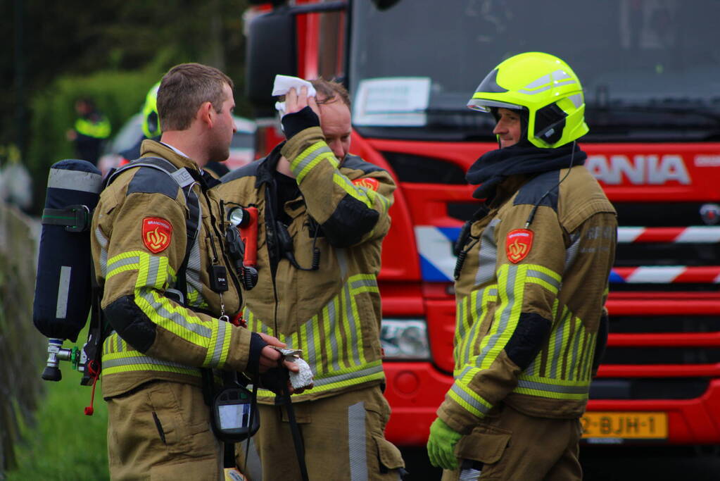 Brand in woning met rietendak