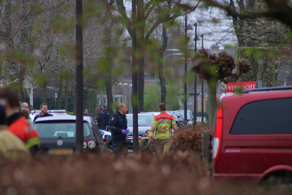 Bewoners onwel nadat onbekende stof woning in wordt gegooid