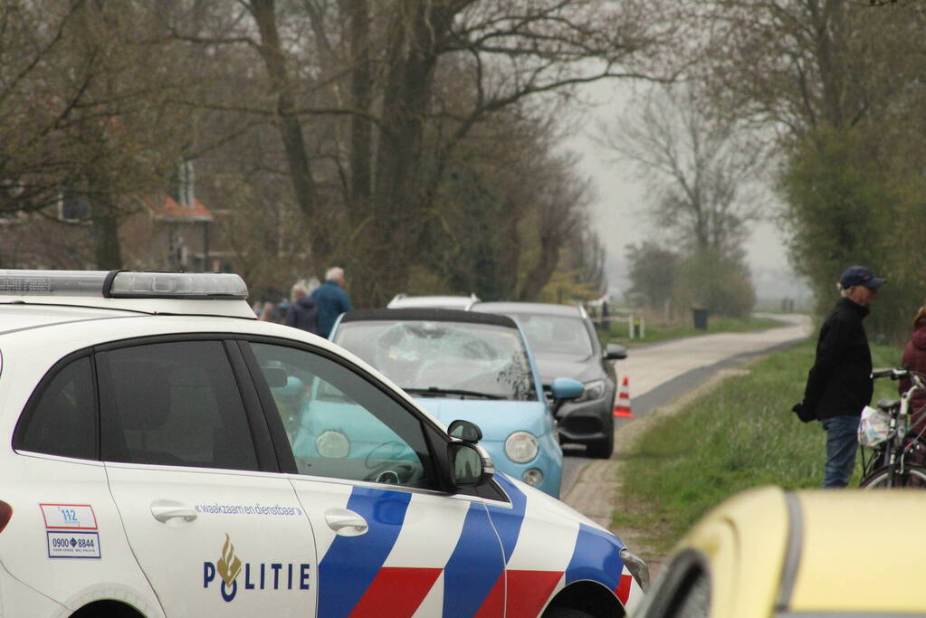 Fietser in botsing met auto, traumahelikopter ingezet